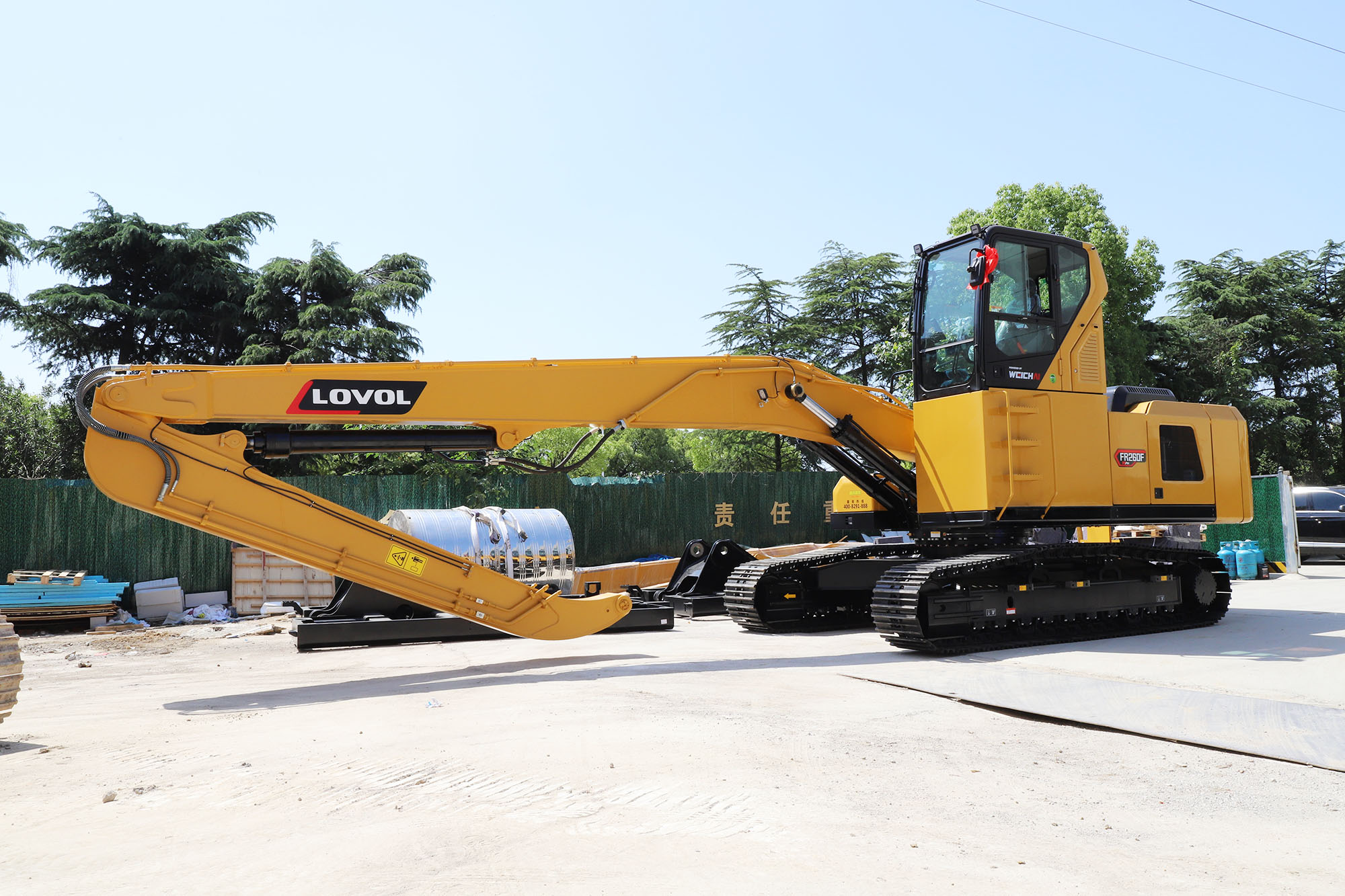 《抓料機》銳馬特種設(shè)備智造